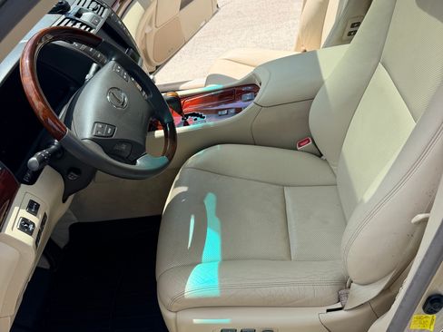 Used 2011 Lexus LS 460 w/ Comfort Pkg RWD image 6