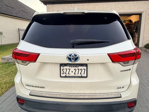Used 2017 Toyota Highlander XLE AWD/4WD image 6