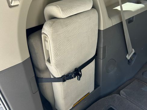 Used 2011 Toyota Sienna LE image 18