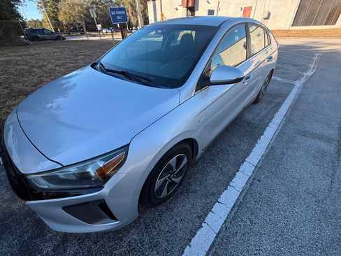 Used 2017 Hyundai Ioniq SEL image 4