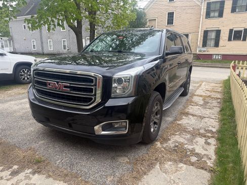 Used 2020 GMC Yukon XL SLE w/ Convenience Package RWD image 1