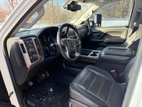 Used 2016 GMC Sierra 2500 Denali w/ Duramax Plus Package image 9