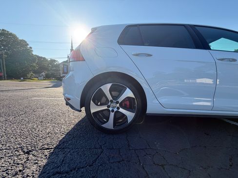 Used 2017 Volkswagen GTI Autobahn FWD image 10