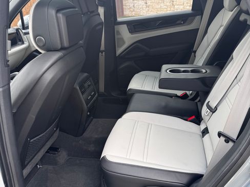 Used 2024 Porsche Cayenne S image 22