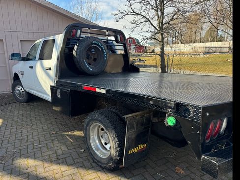 Used 2018 RAM 3500 Tradesman w/ Chrome Appearance Group image 4