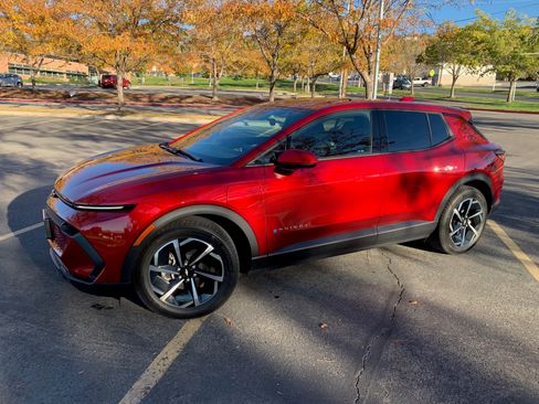 Used 2025 Chevrolet Equinox EV LT image 11