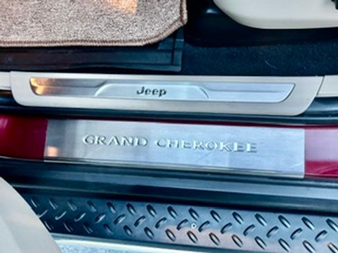 Used 2021 Jeep Grand Cherokee Limited w/ Sun & Sound Group RWD image 15
