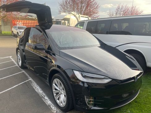 Used 2021 Tesla Model X Long Range image 1