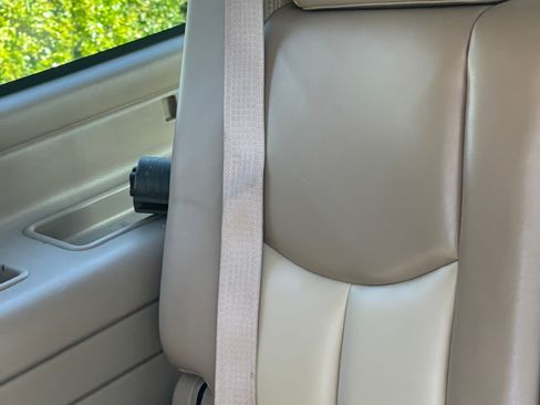 Used 2004 GMC Yukon XL Denali image 12