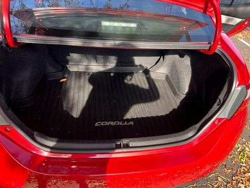 Used 2018 Toyota Corolla LE image 6