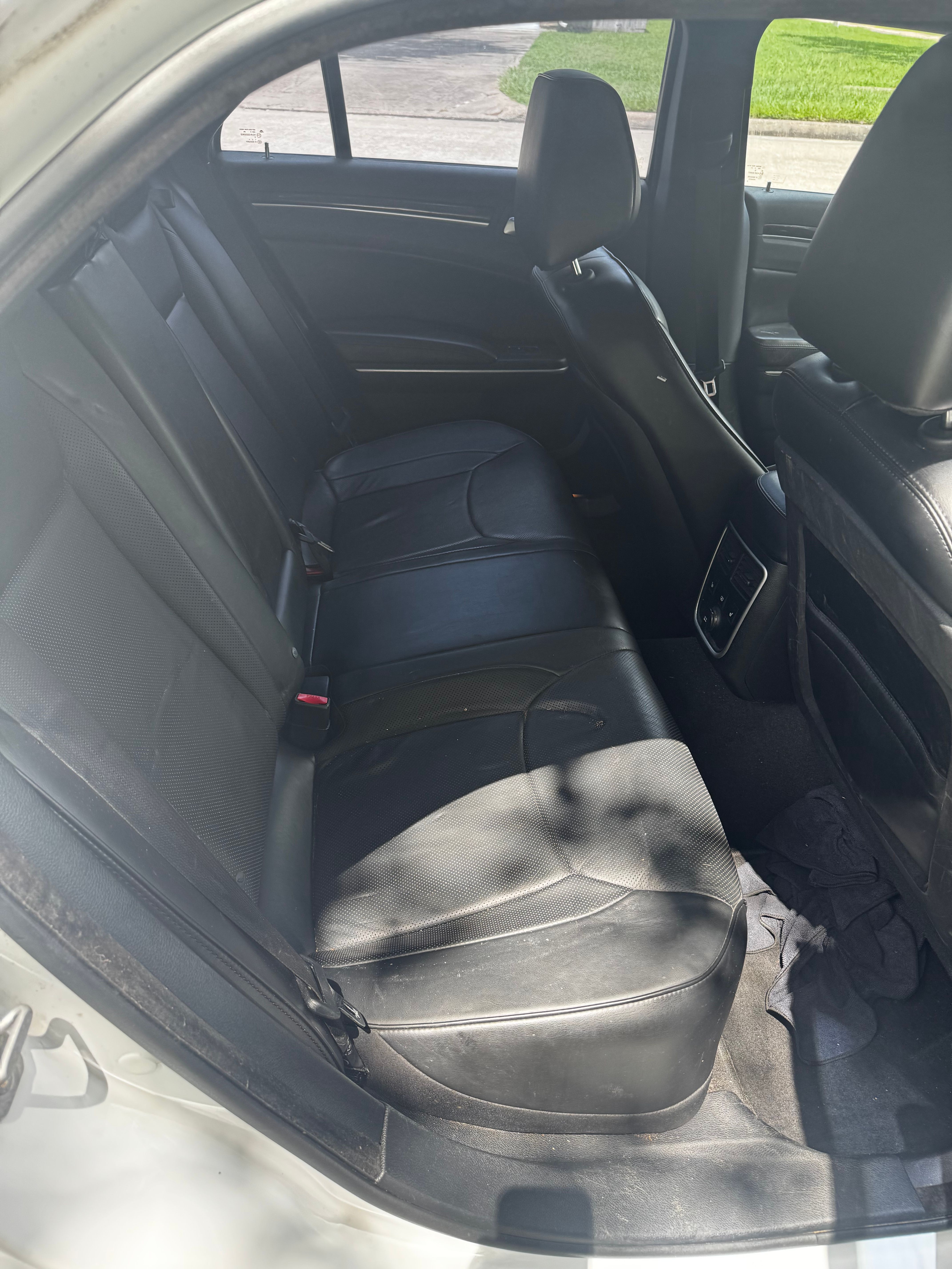 Used 2013 Chrysler 300 C RWD image 8