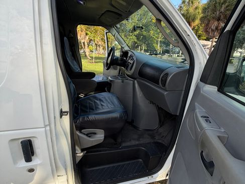 Used 2004 Ford E-350 and Econoline 350 Extended Super Duty image 11