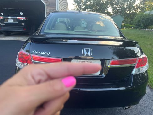 Used 2011 Honda Accord EX-L image 2