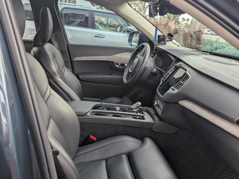 Used 2024 Volvo XC90 B6 Ultimate w/ Protection Package Premier image 12
