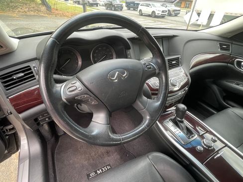 Used 2013 INFINITI M35 w/ Premium Pkg image 8