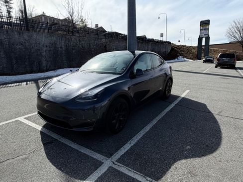Used 2025 Tesla Model Y Long Range AWD/4WD image 5