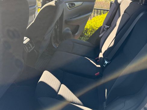 Used 2018 Nissan Rogue Sport S image 17