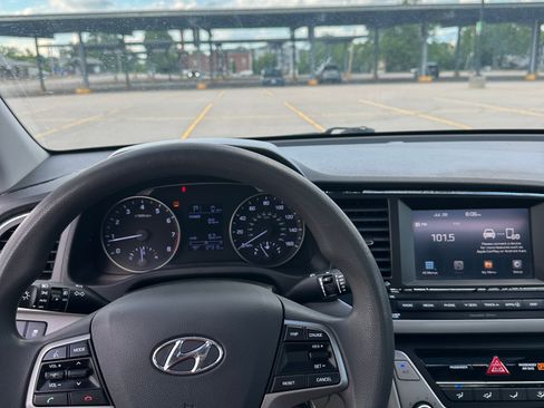 Used 2017 Hyundai Elantra SE FWD image 12