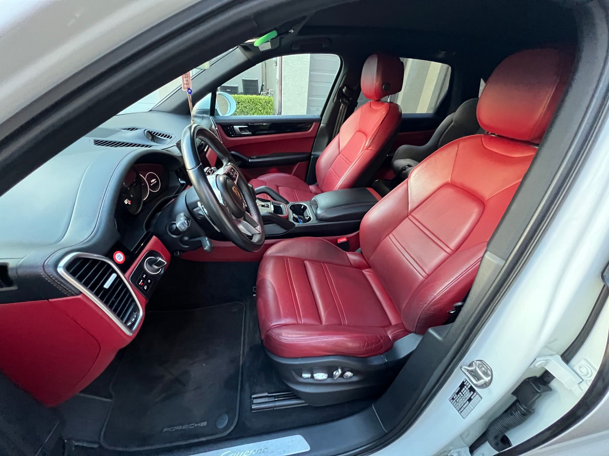 Used 2021 Porsche Cayenne AWD/4WD image 21