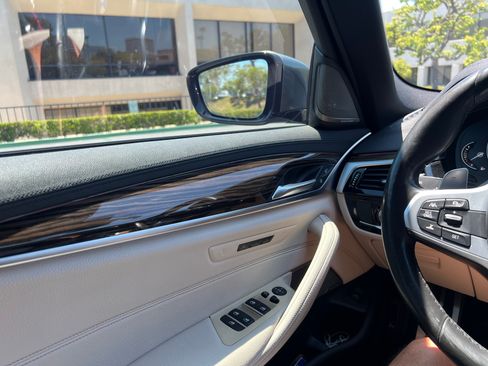 Used 2018 BMW M550i xDrive w/ Driving Assistance Package image 18