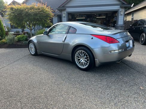 Used 2004 Nissan 350Z Touring w/ Aerodynamics Pkg image 2