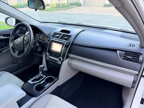 Used 2012 Toyota Camry LE FWD image 10