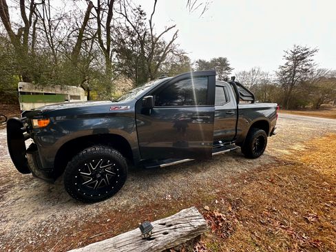 Used 2020 Chevrolet Silverado 1500 Custom Trail Boss w/ Custom Convenience Package image 9