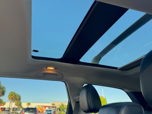 Used 2018 Nissan Pathfinder Platinum image 10