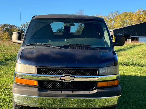 Used 2011 Chevrolet Express 3500 LT w/ LT Preferred Equipment Group image 2