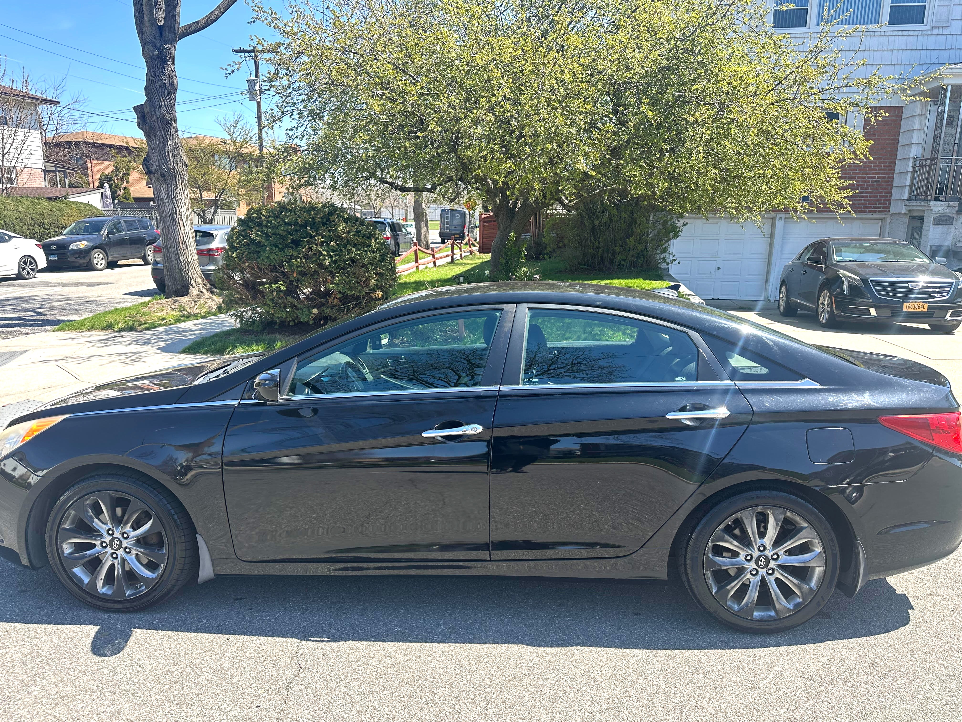 Used 2011 Hyundai Sonata SE FWD image 1