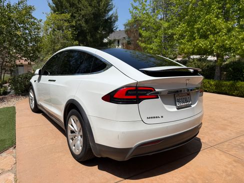 Used 2018 Tesla Model X 75D AWD/4WD image 6