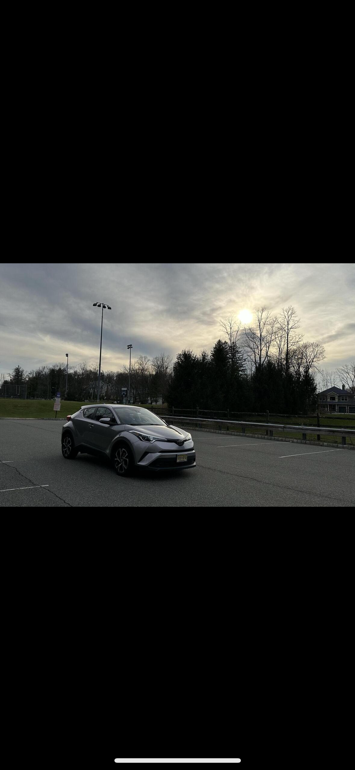 Used 2019 Toyota C-HR XLE FWD image 2