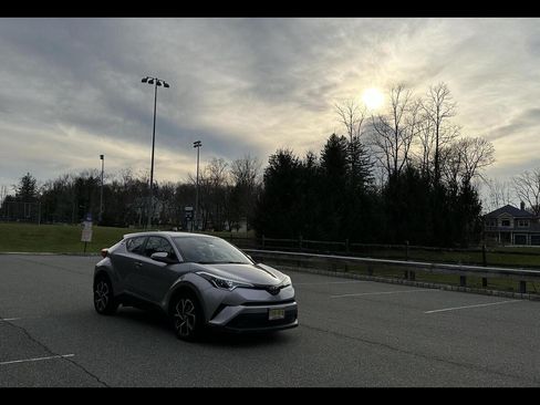 Used 2019 Toyota C-HR Limited image 2