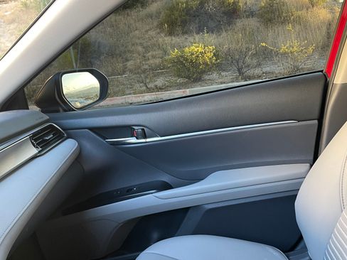 Used 2019 Toyota Camry SE w/ Carpet Mat Package FWD image 14