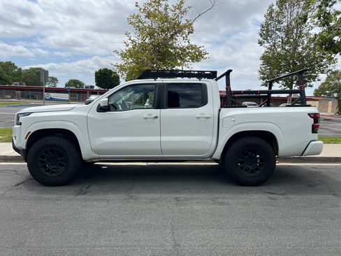 Used 2022 Nissan Frontier SV AWD/4WD image 9