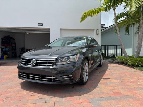 Used 2017 Volkswagen Passat 1.8T R-Line FWD image 5