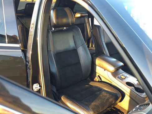 Used 2014 Jeep Grand Cherokee Limited w/ Luxury Group II image 18