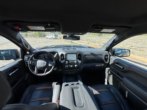 Used 2022 GMC Sierra 1500 AT4 w/ AT4 Preferred Package AWD/4WD image 6