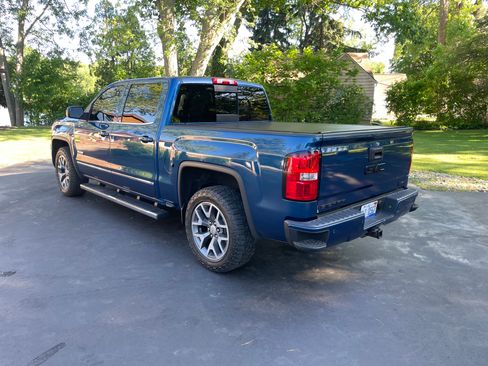 Used 2015 GMC Sierra 1500 SLE w/ All-Terrain Package AWD/4WD image 4