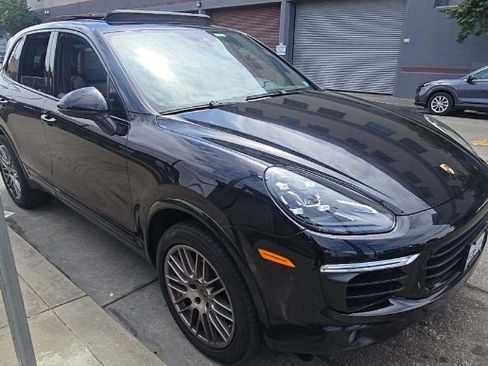 Used 2015 Porsche Cayenne S AWD/4WD image 5