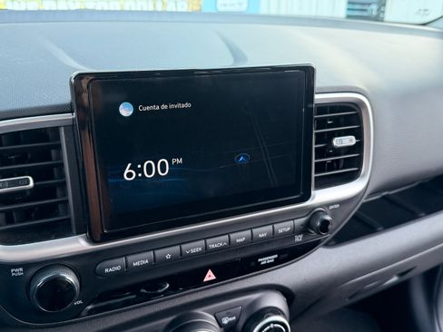 Used 2021 Hyundai Venue SE FWD image 15