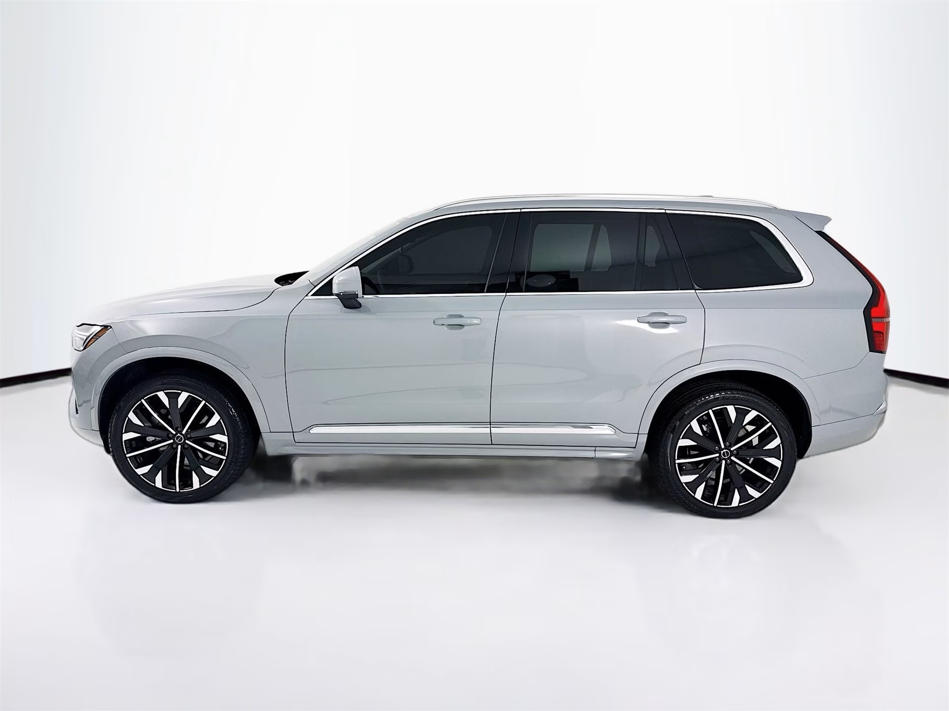 Used 2025 Volvo XC90 B6 Core w/ Protection Package Premier AWD/4WD image 14