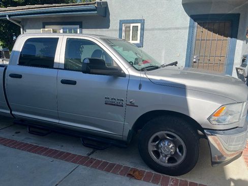 Used 2013 RAM 2500 Tradesman w/ Chrome Appearance Group image 6
