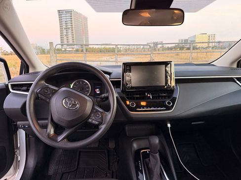 Used 2020 Toyota Corolla LE image 6
