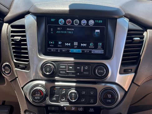 Used 2016 Chevrolet Suburban LT w/ Luxury Package AWD/4WD image 12