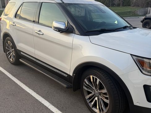 Used 2017 Ford Explorer Platinum image 12