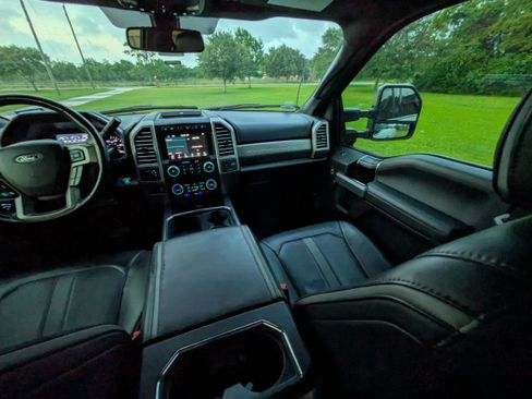 Used 2019 Ford F350 Platinum w/ Platinum Ultimate Package image 17