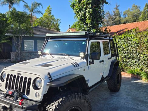 Used 2017 Jeep Wrangler Unlimited Sahara w/ Connectivity Group image 13