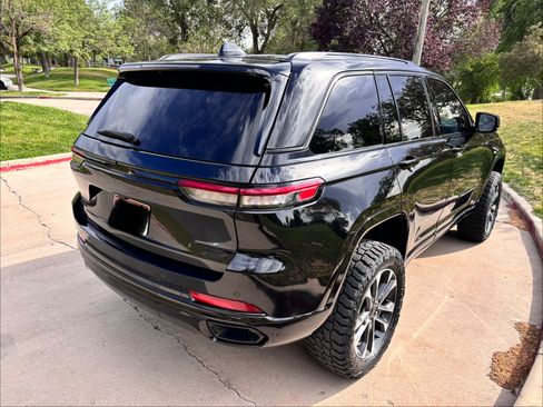 Used 2023 Jeep Grand Cherokee Overland AWD/4WD image 11