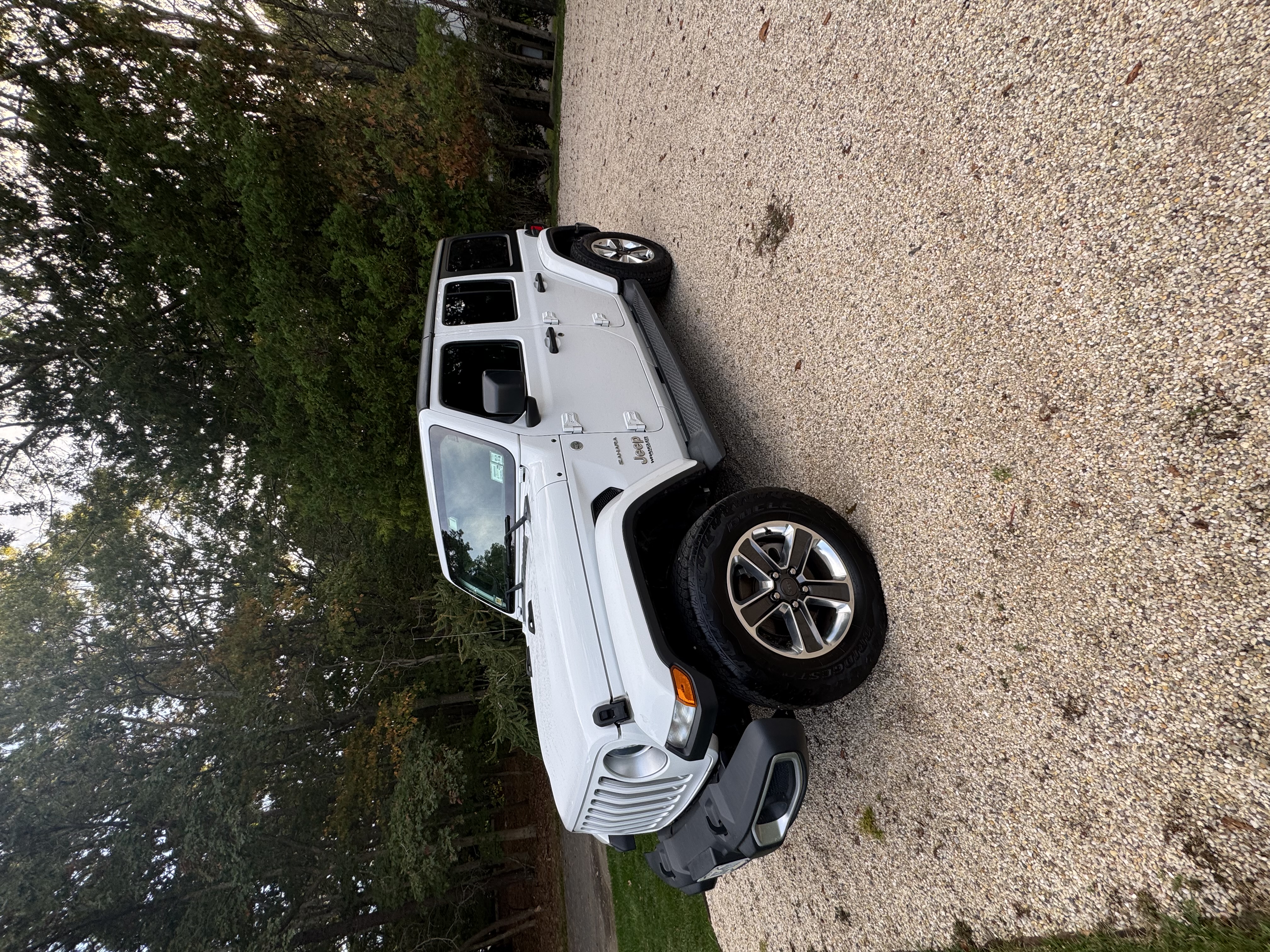 Used 2019 Jeep Wrangler Unlimited Sahara w/ Dual Top Group AWD/4WD image 1